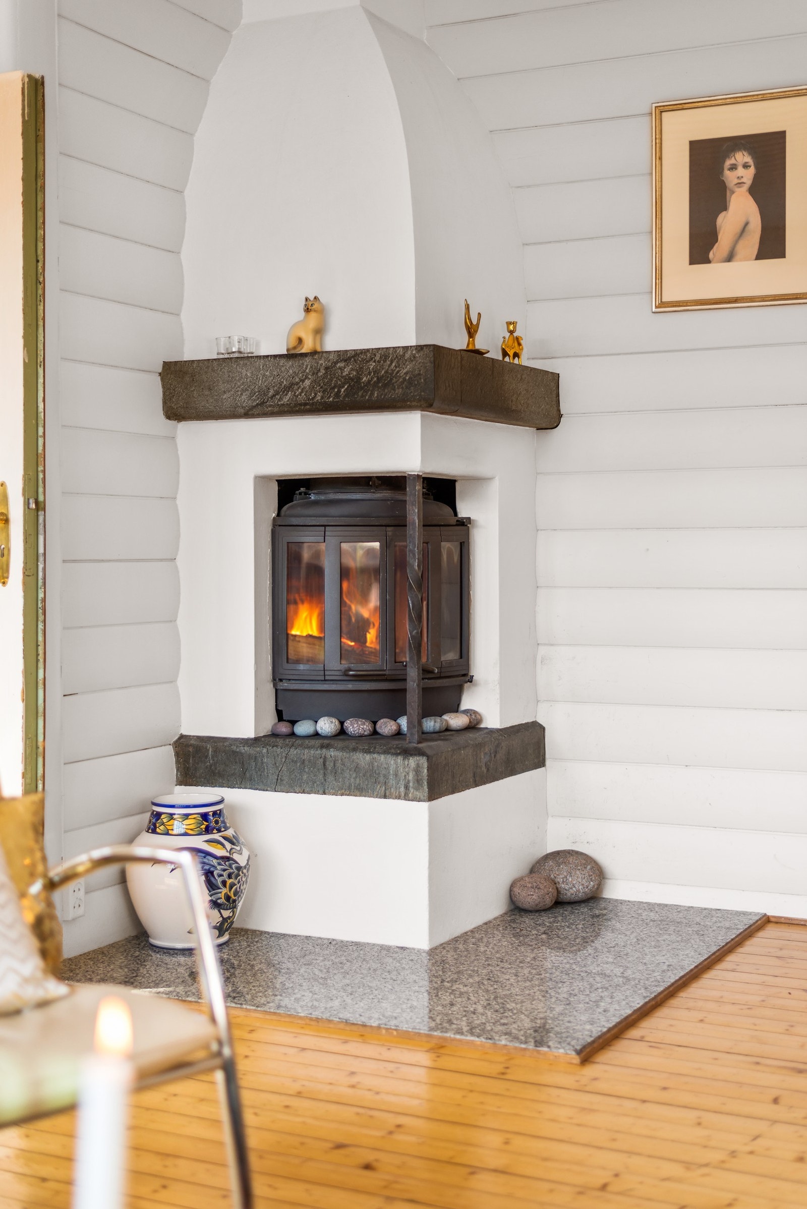 Klebersteinen i peisen skal visstnok stamme fra Domen. Galleribilde