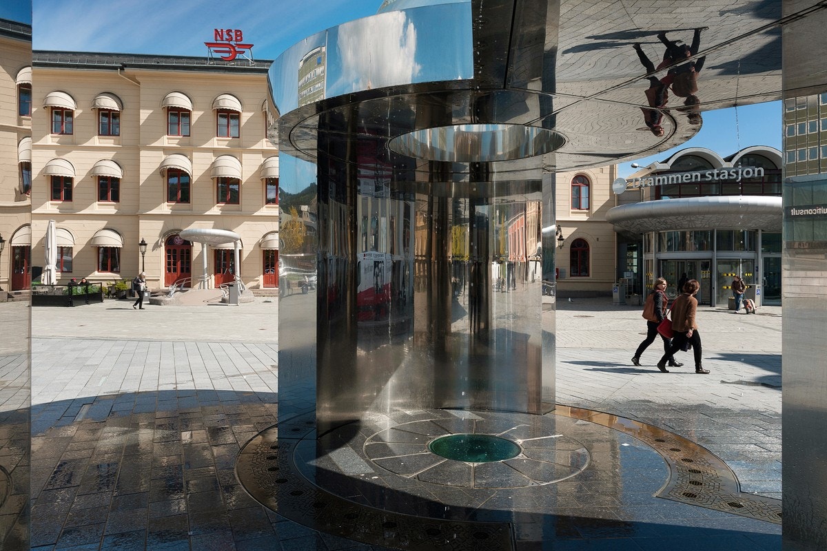 Strømsøtorg, her ligger jernbanen med kun kort gangavstand til leiligheten. Galleribilde