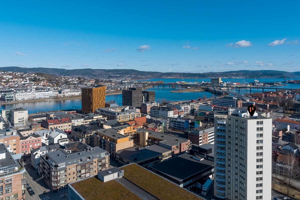 Leiligheten ligger rett ved Marienlyst og Drammen videregående skole. Galleribilde