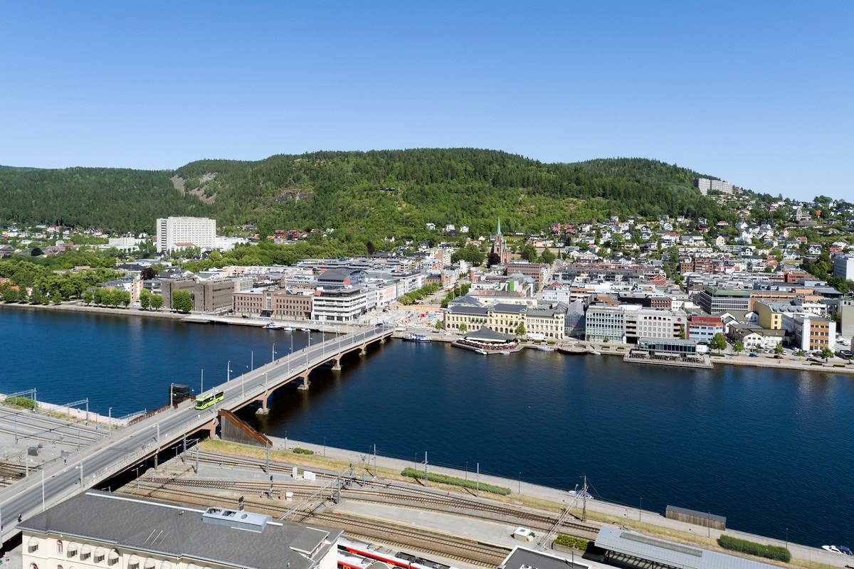 Rundt Bragernes torg er det en rekke koselige spisesteder og bilfrie handlegater. Galleribilde