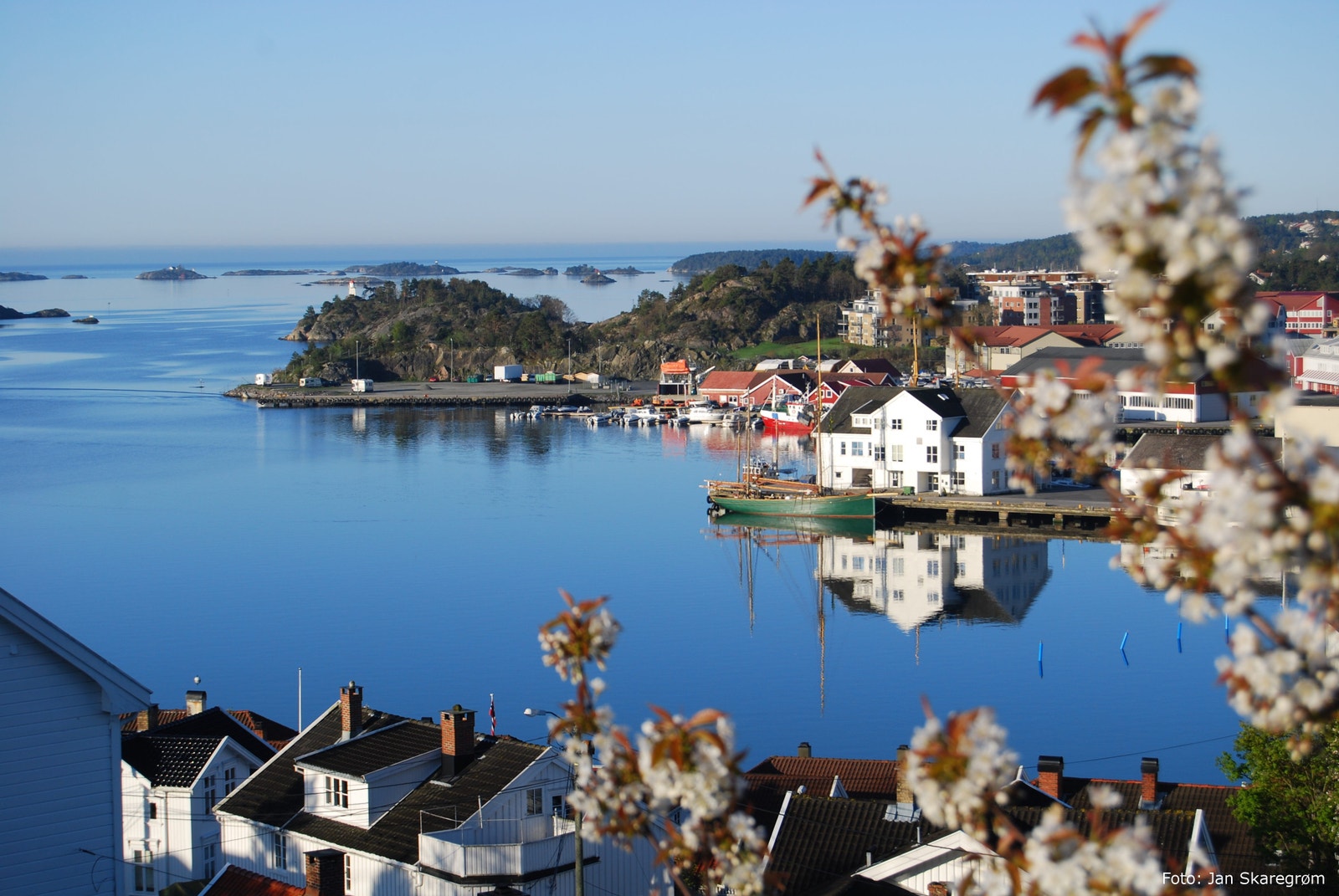 Grimstad - kun 15 minutters kjøring fra hytta Galleribilde