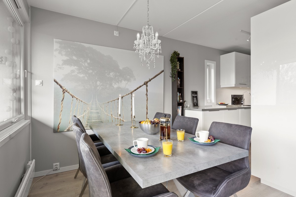 Plass til spisestue med direkte tilknytning til kjøkkenet Galleribilde