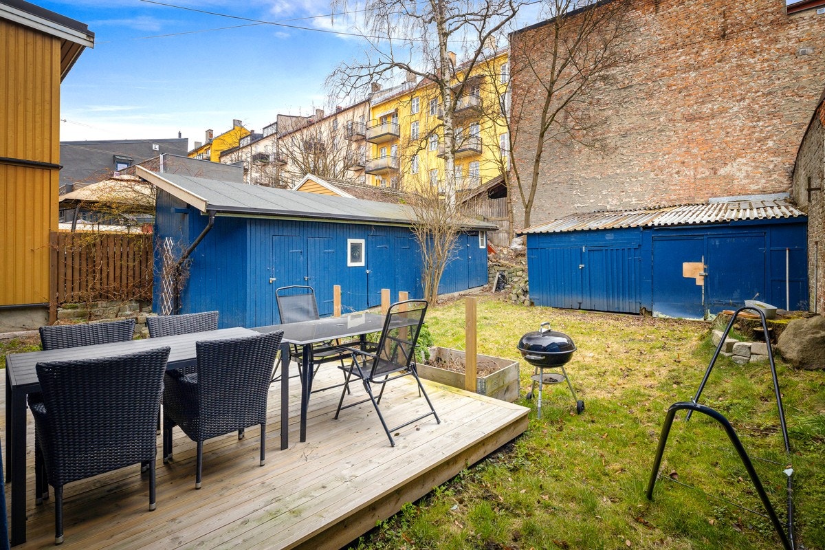 Terrassen ligger sørvendt til og er på ca. 16 kvm. Galleribilde