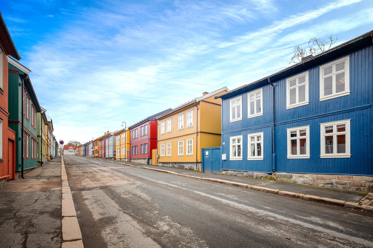 Boligen ligger i sjarmerende og attraktiv småhusbebyggelse. Galleribilde