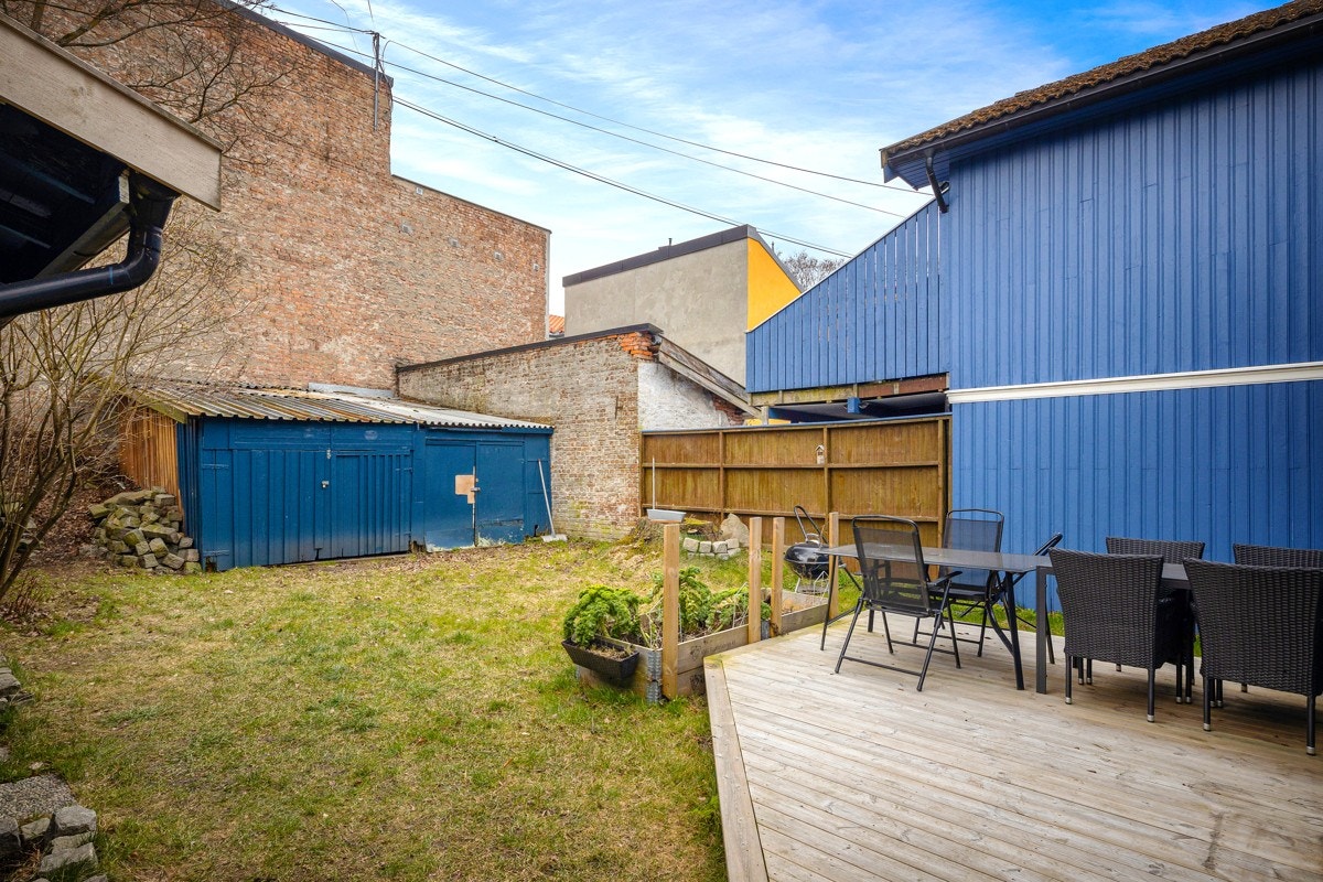 Flott terrasseplatting i hagen. Galleribilde