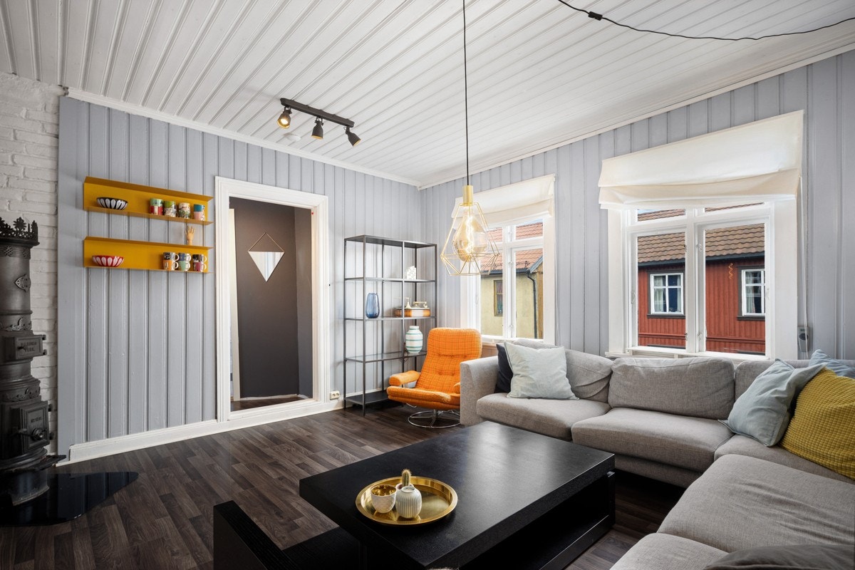 Store vinduer gir godt med naturlig lys. Galleribilde