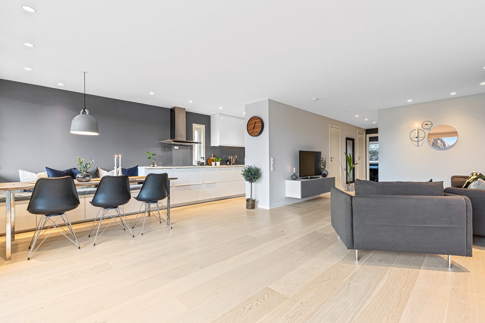 Lekker og smart innredning bidrar til et moderne og stillfullt uttrykk Galleribilde