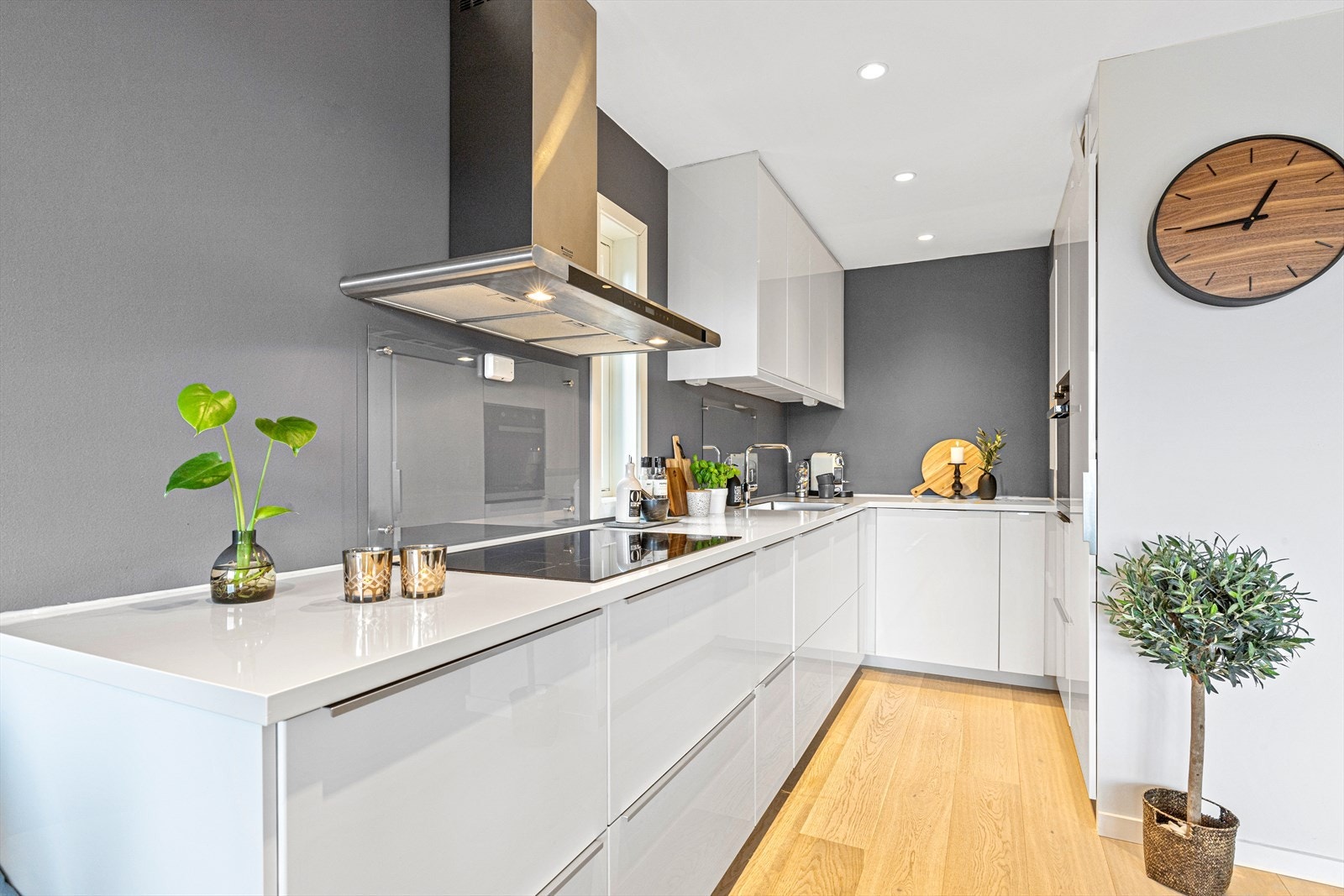 Delikat og kjempe fint kjøkken (2014) med integrerte hvitevarer av god kvalitet. Galleribilde