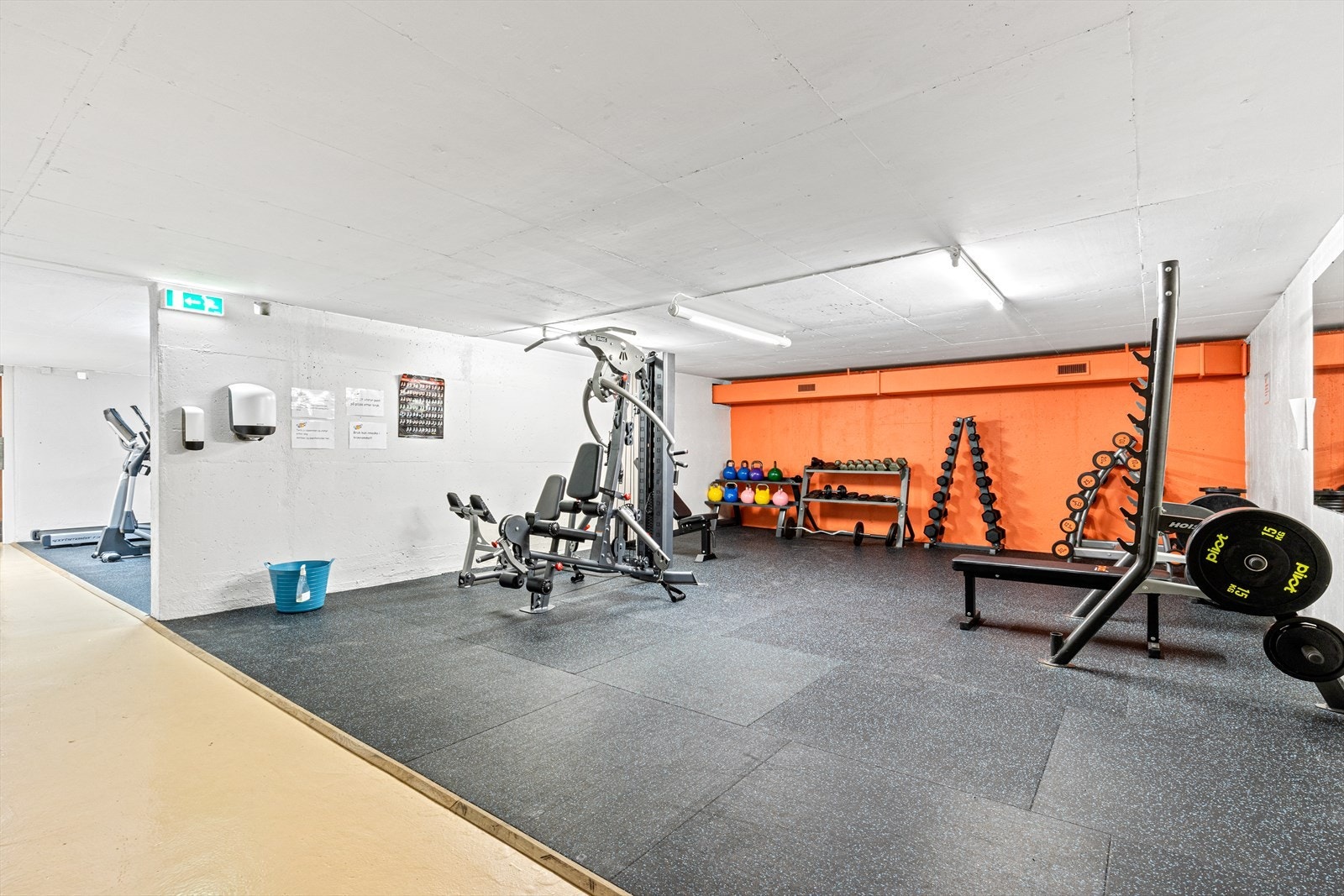 Borettslaget har bl.a. eget treningsrom og et bordtennisrom. Videre kan man leie gjesterom og selskapslokale. Galleribilde