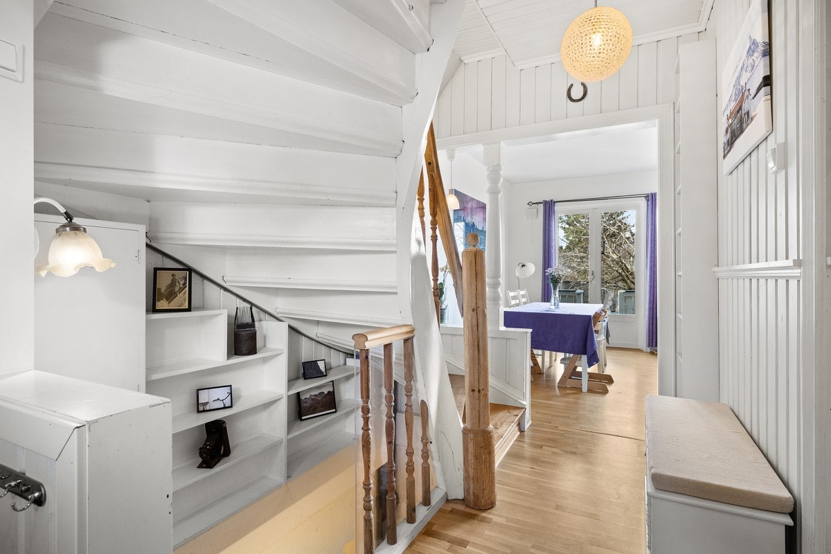 Trappen ned til kjeller. Galleribilde