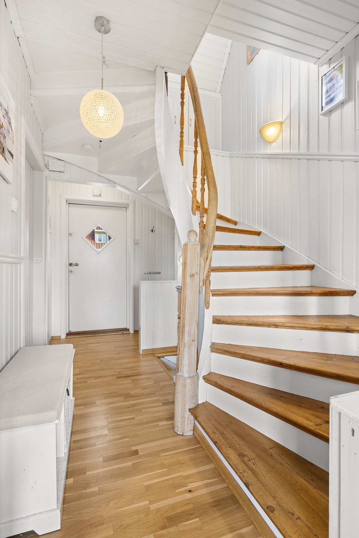 Trappen opp til 2. etg. Galleribilde