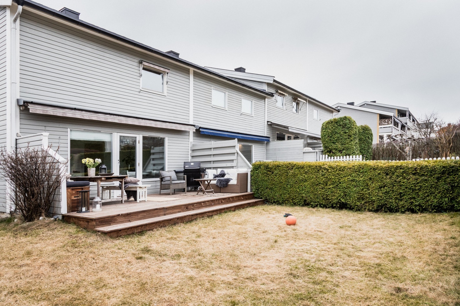 Flott beliggenhet på enden av husrekken. Galleribilde