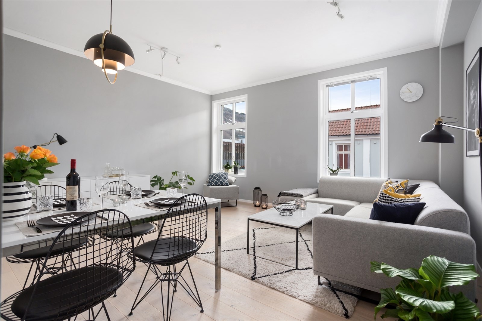 Det er høyt under taket og rikelig med lys fra store vindusflater. Galleribilde