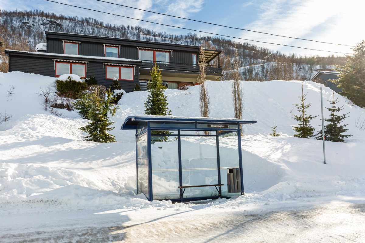 Umiddelbar nærhet til buss ved rute 28 som har hyppige avganger til sentrum