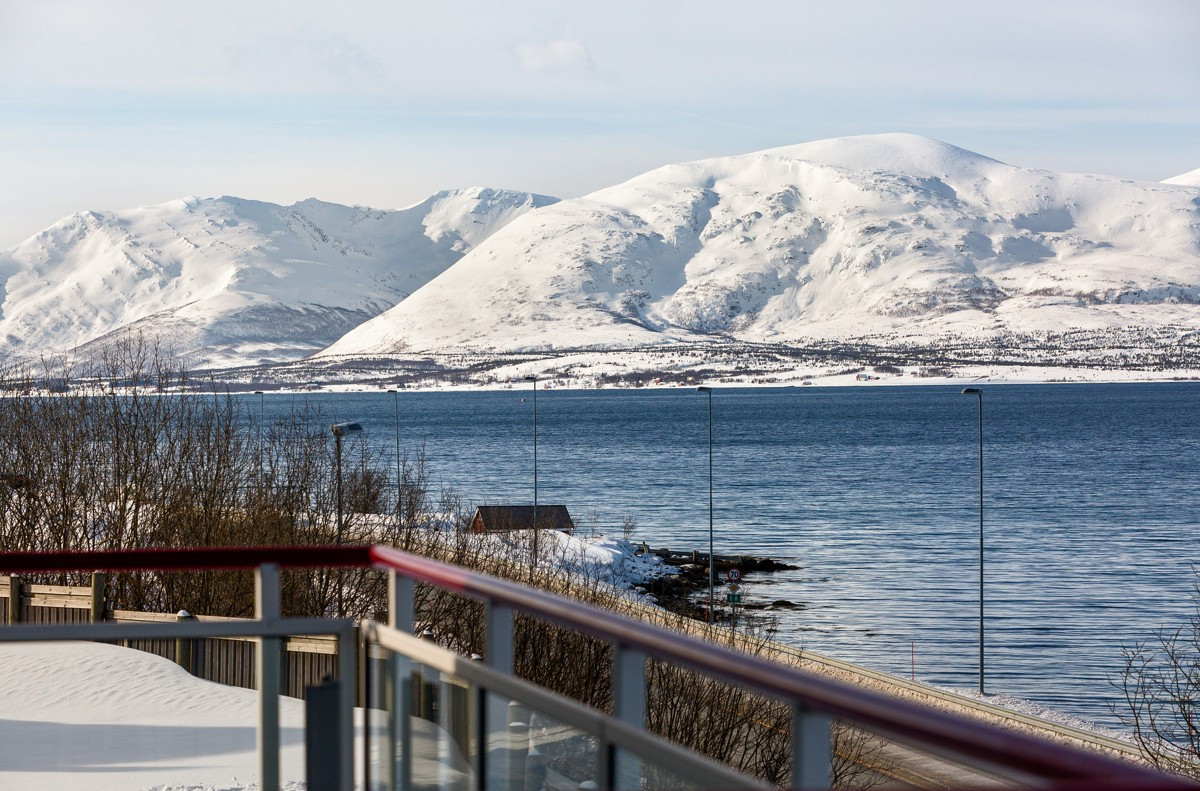 Fantastisk utsikt over sundet mot Kvalyøa