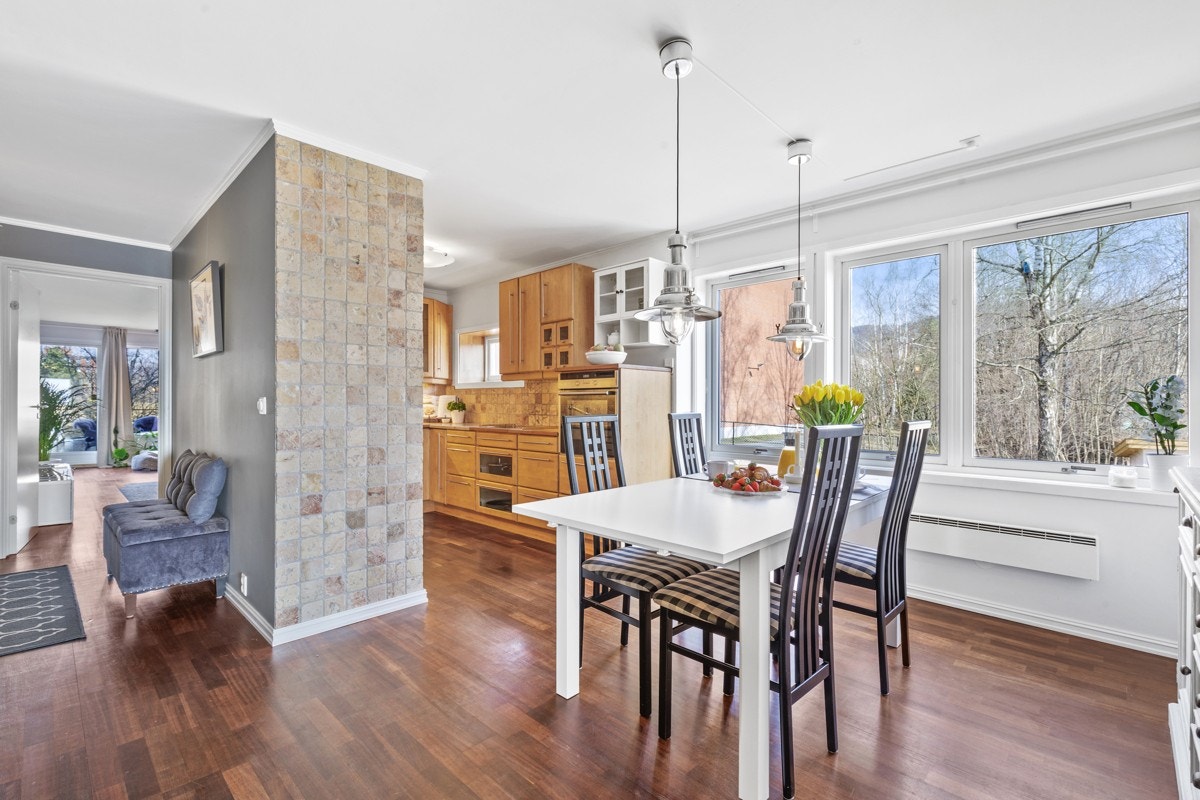 Plass til spisebord ved kjøkkenet Galleribilde