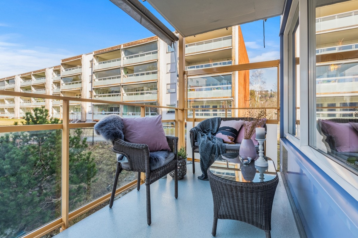 Herlig vestvendt balkong med gode solforhold fra tidlig på dagen til sent på kveld Galleribilde