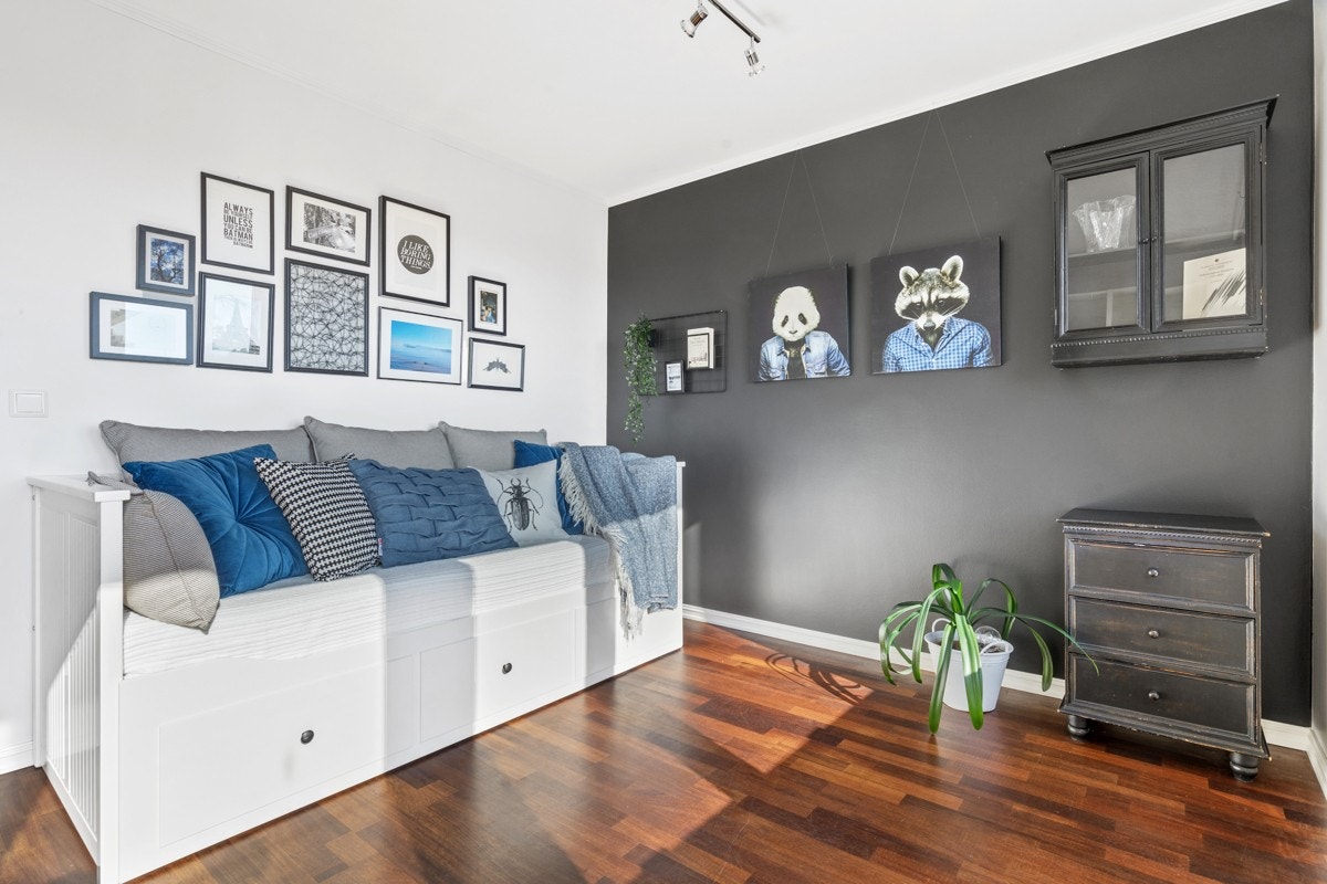 Soverom 2 og 3 egner seg godt som gjesteværelser, barnerom eller kontor Galleribilde