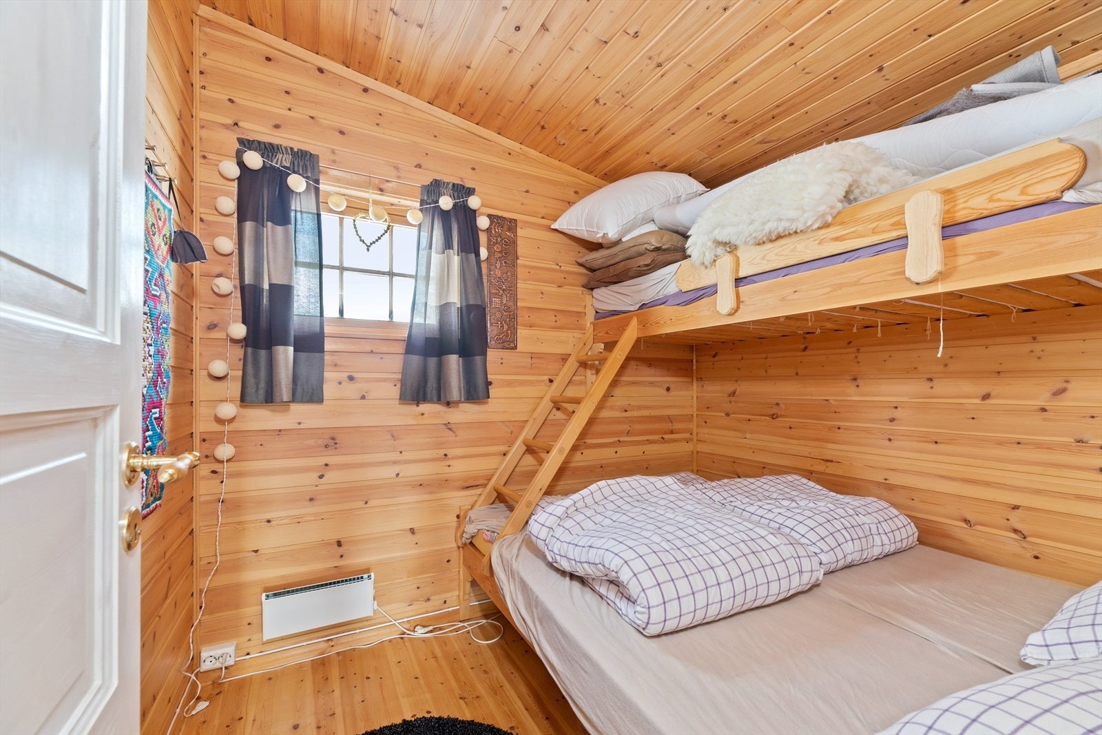 På soverom nummer to har man køyeseng for å få plass til så mange som mulig. Galleribilde