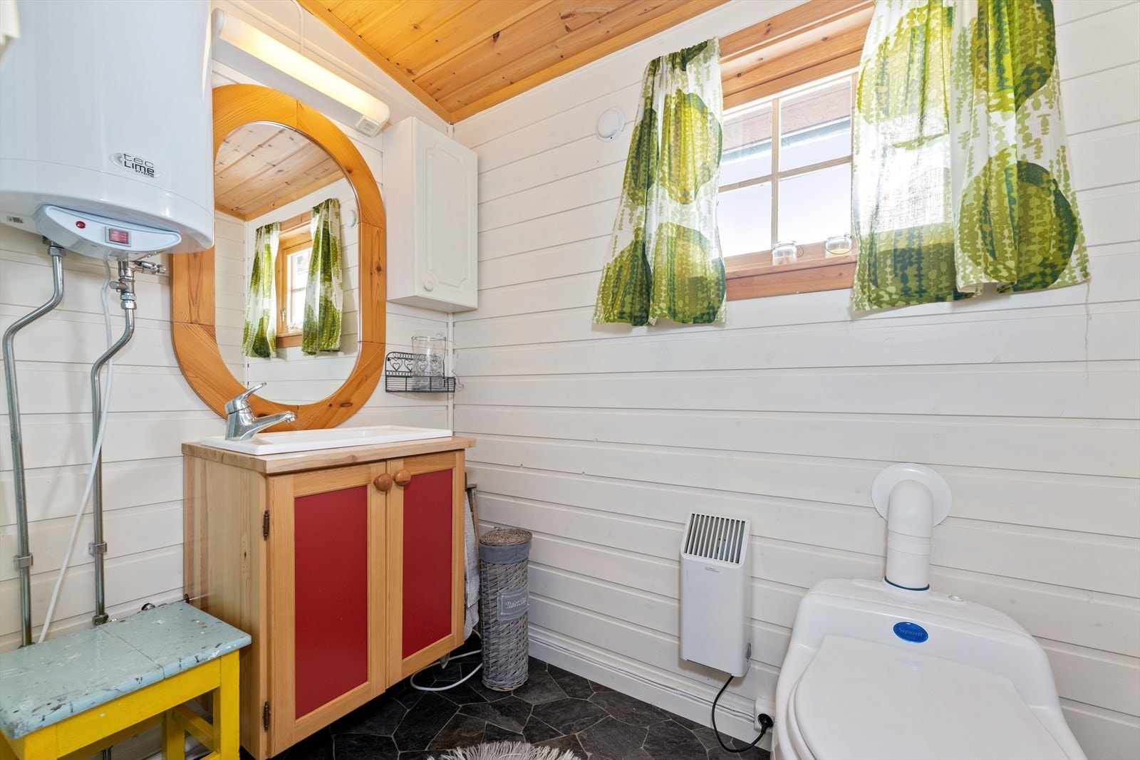 Baderommet er av god størrelse og man har alt man trenger. Galleribilde