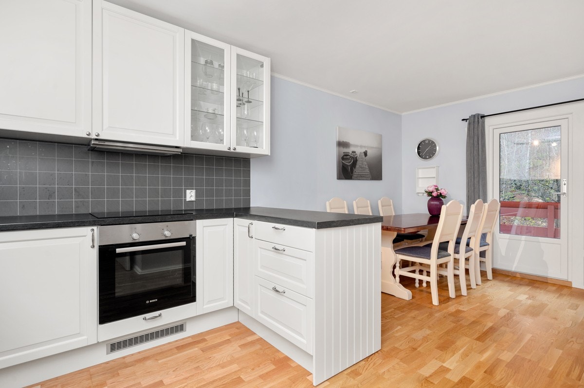 Innredning og de intergrerte hvitevarene var nytt i 2015. Samtidig ble lagt ny parkett og alle flater malt. Galleribilde