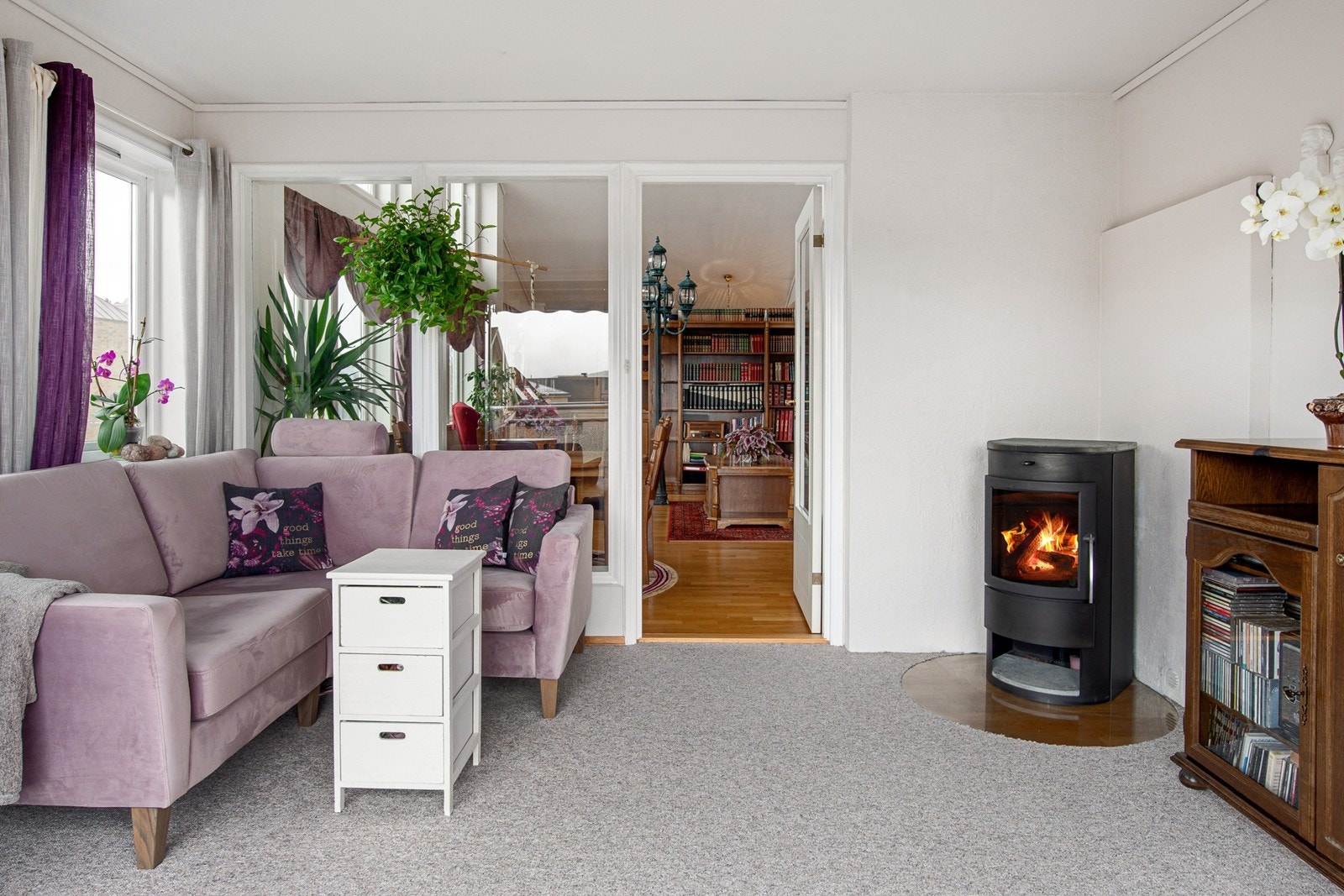 Stue med peisovn Galleribilde