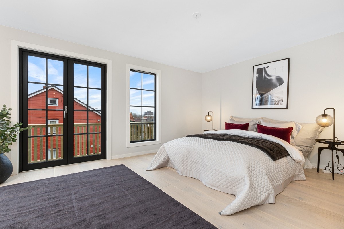 Fantastisk hovedsoverom med utgang solrik balkong. Galleribilde