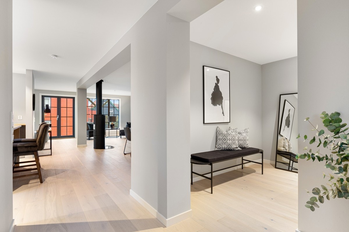 Lys og romslig entré. Galleribilde