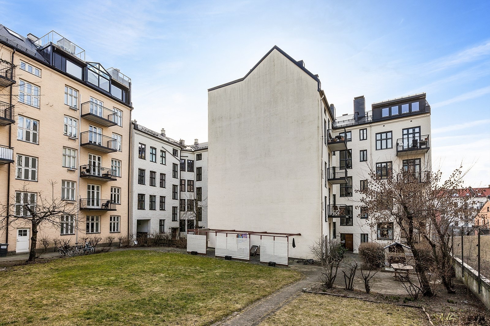 Fra bakgården. Galleribilde