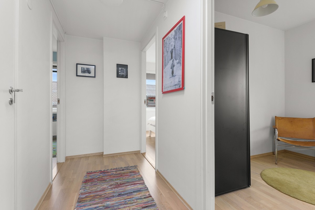 - Alle 3 soverom ligger i egen "fløy" adskilt fra oppholdsrommene, perfekt for barnefamilier - Galleribilde