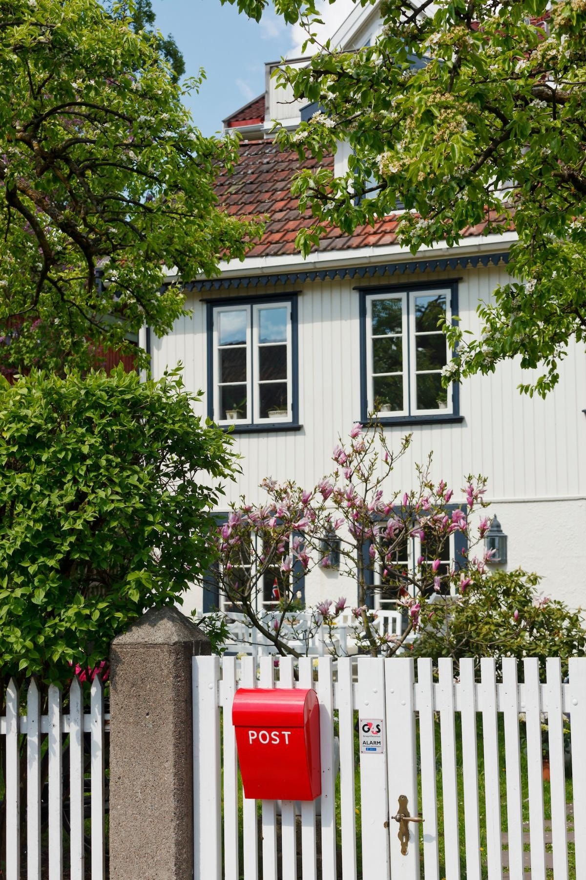 - Rodeløkka med sine sjarmerende trehus ligger rett ved leiligheten - Galleribilde