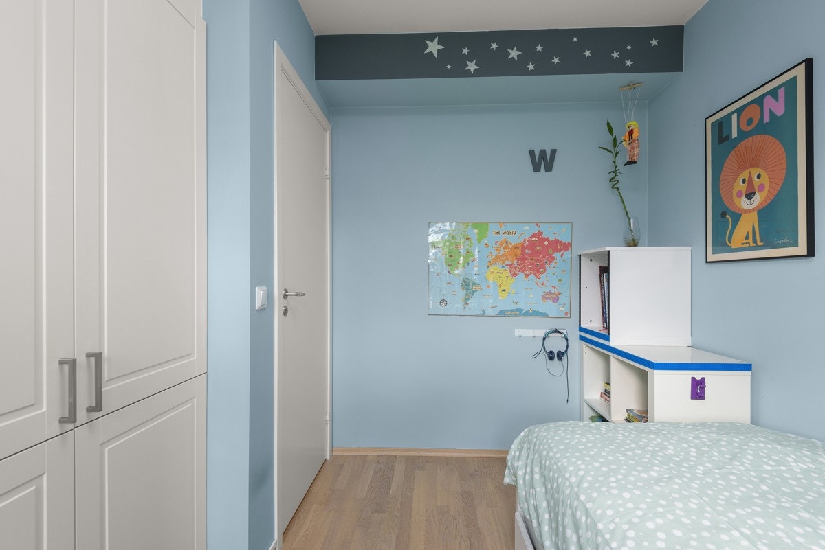 - 2-dørs garderobeskap medfølger - Galleribilde