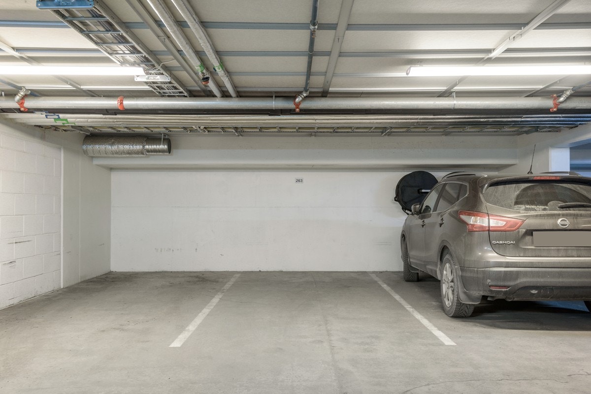 - Det medfølger garasjeplass i oppvarmet garasjekjeller med mulighet for el.bil-lader - Galleribilde