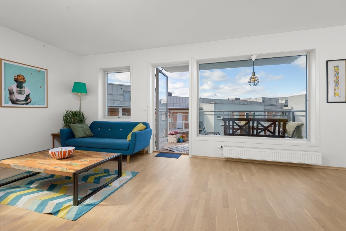 - Stuen har god plass til sittegruppe, spisebord, bokhylle og reol - Galleribilde