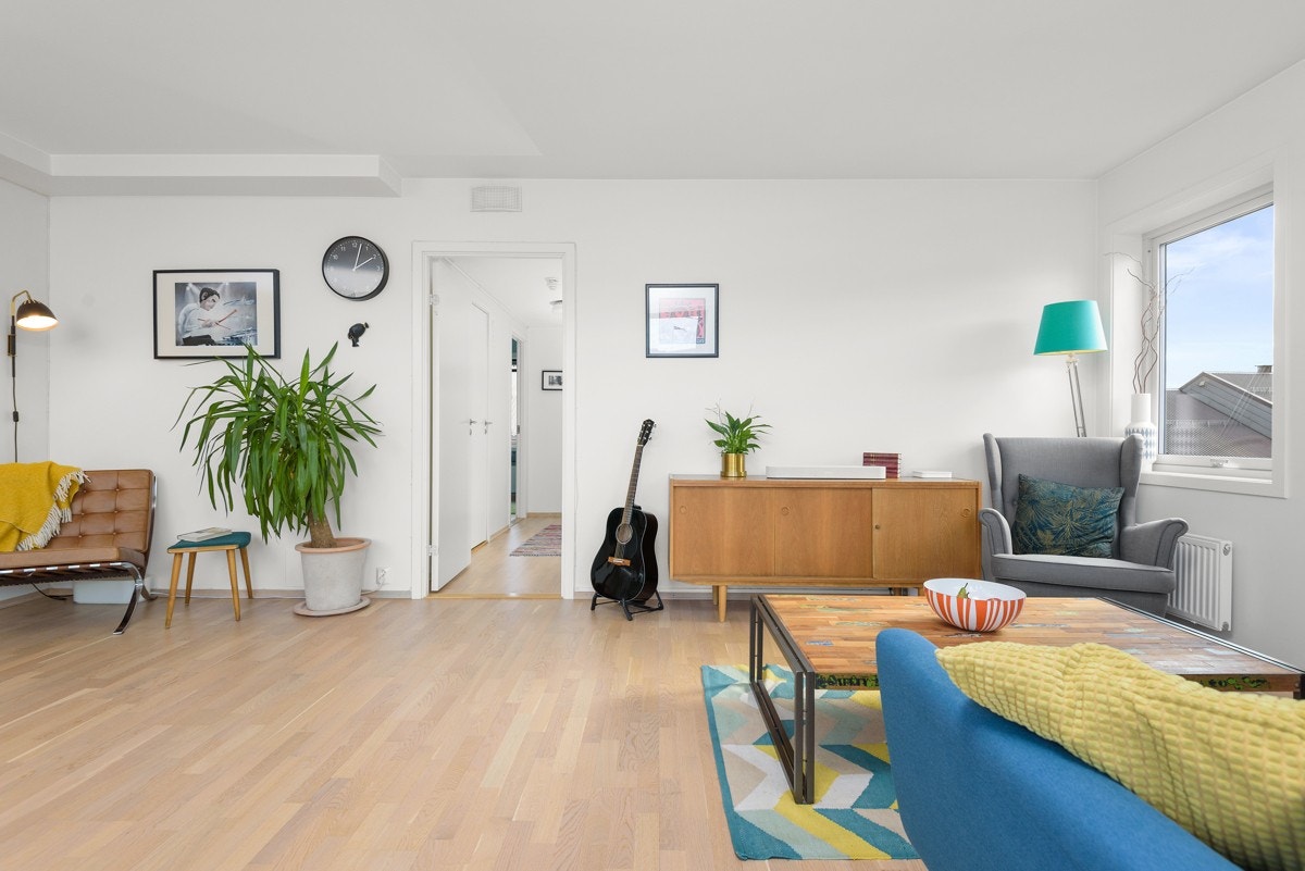 - Kun kr. 2.306,- i fellesutgifter inkl varmtvann og oppvarming (fjernvarme) - Galleribilde