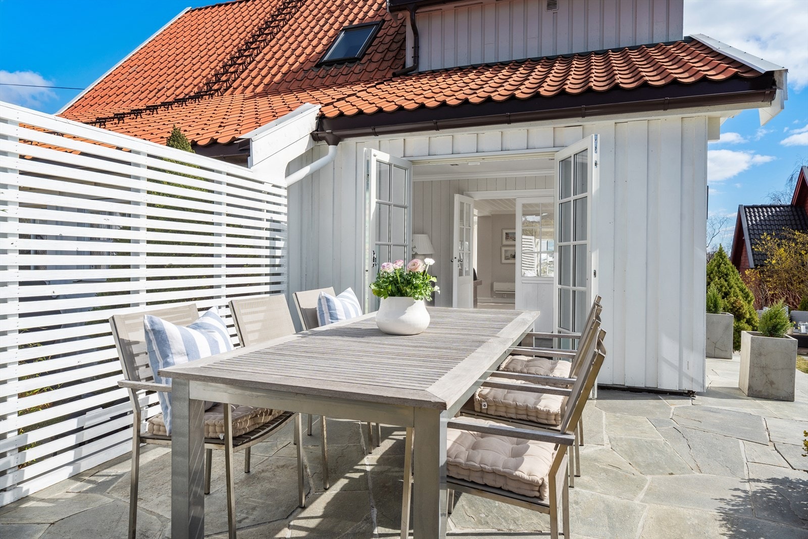 Her kan en gode måltider nytes på flotte sommerdager! Galleribilde