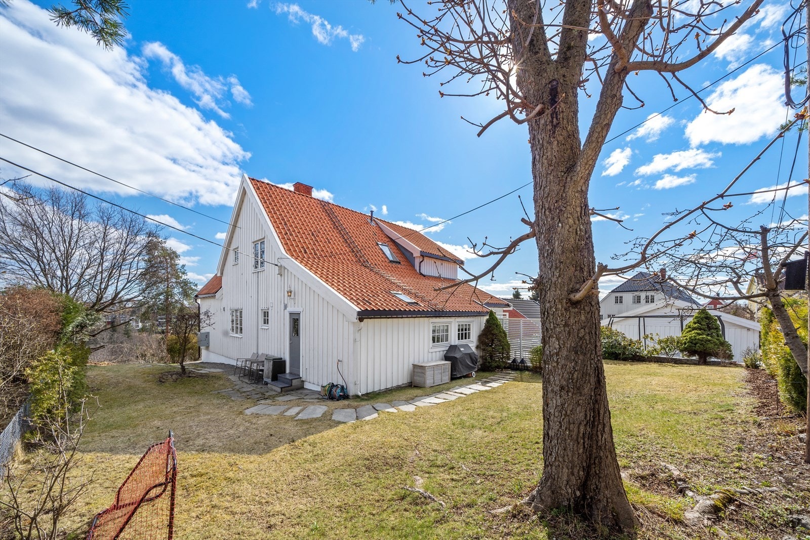 På baksiden av huset er det inngang til vaskerom Galleribilde