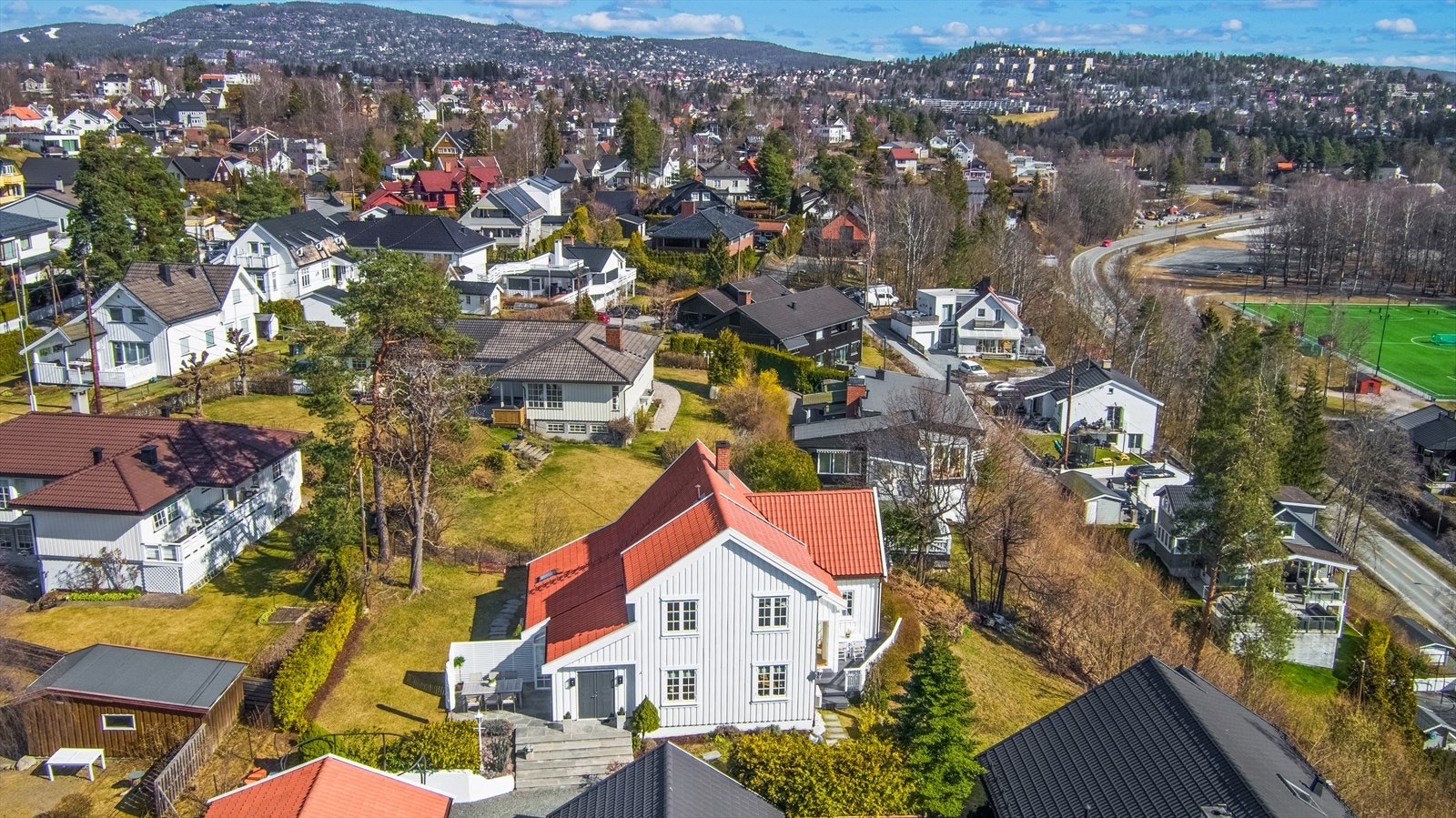 Dronebilde med nærområde Galleribilde
