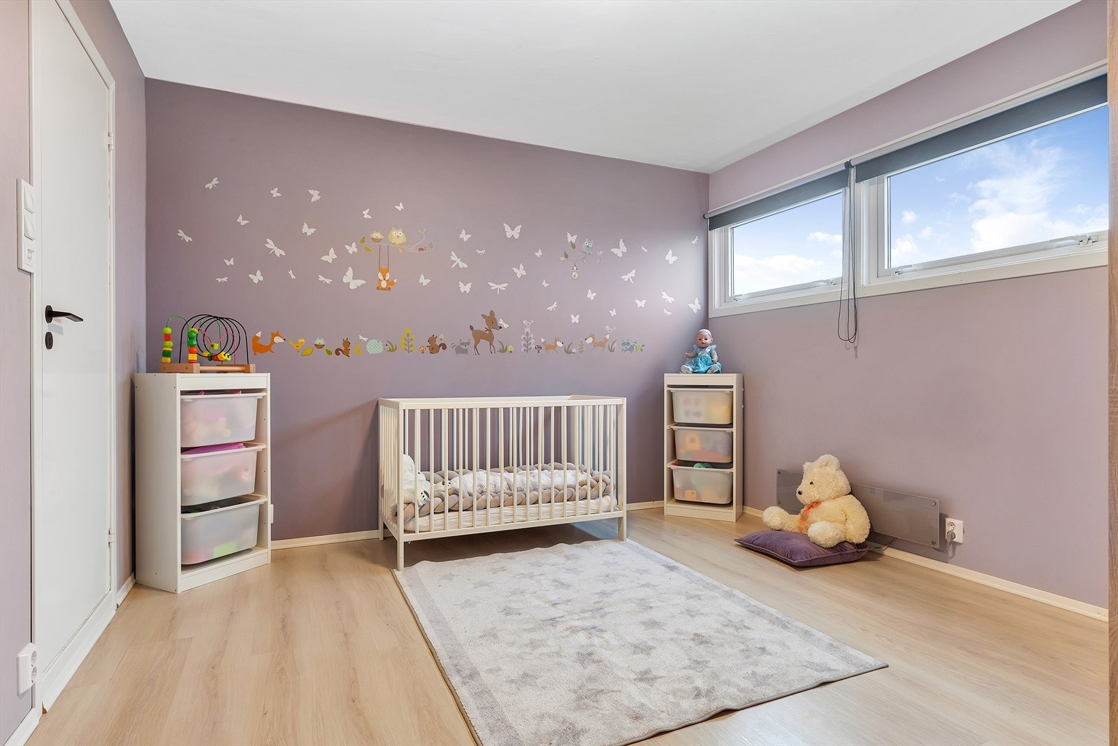 Soverom nr. 2 er også av romslig størrelse. Wallstickersene kan lett fjernes Galleribilde