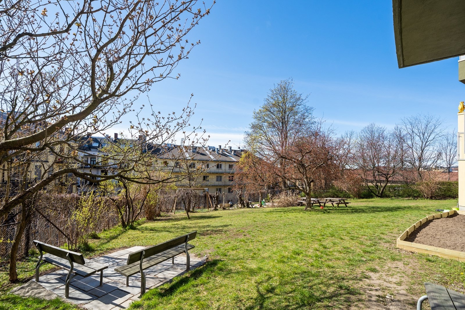 Meget trivelige fellesareal med rikelig med grøntareale Galleribilde