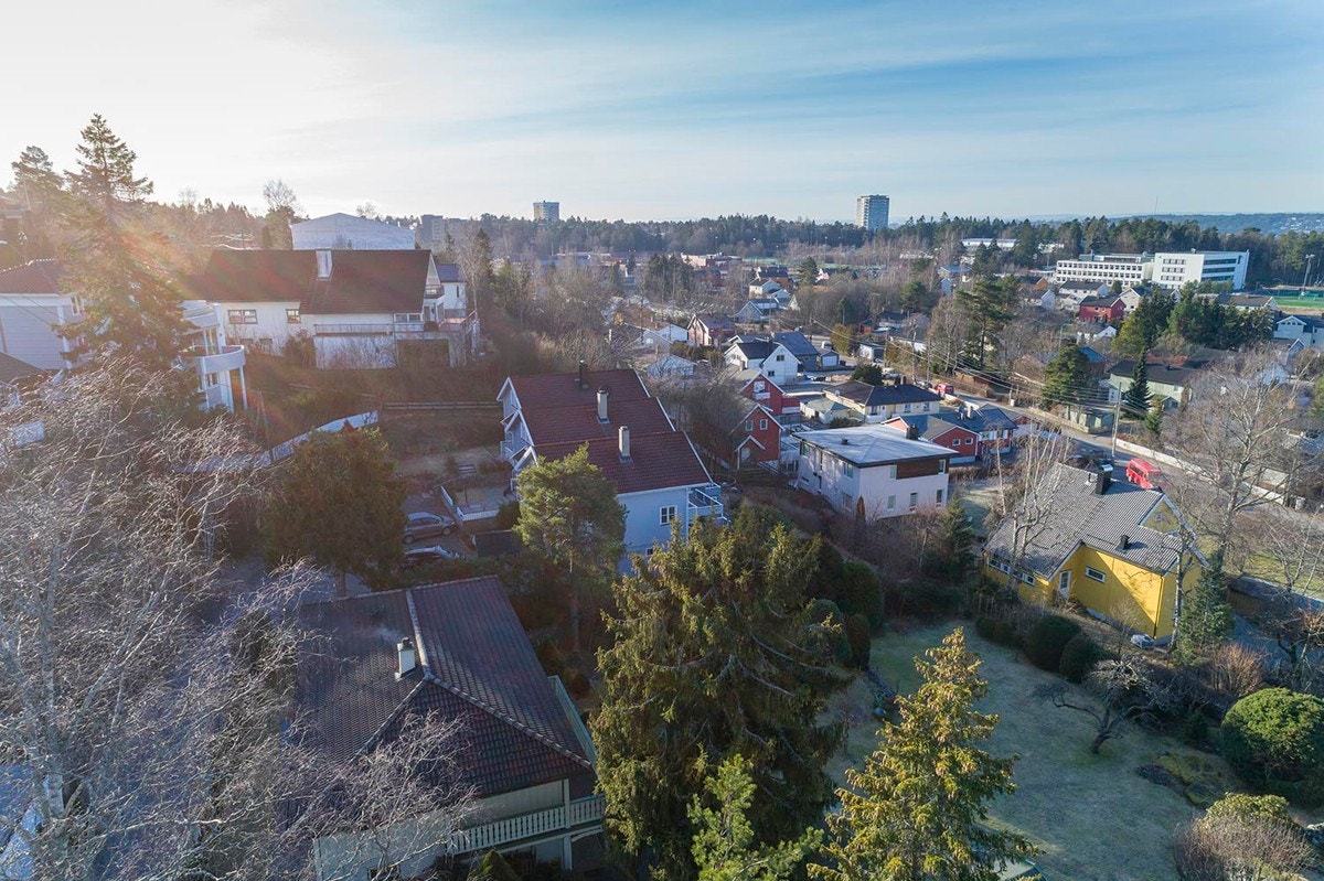 Dronebilde av nærmområde tatt på 11meters høyde. Galleribilde