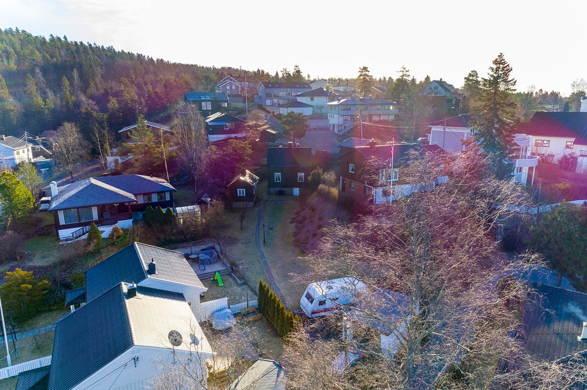 Dronebilde av nærmområde tatt på 11meters høyde. Galleribilde