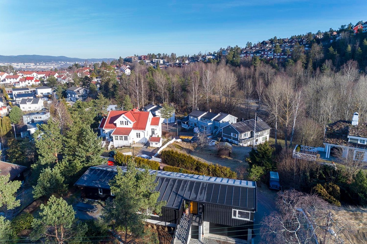 Dronebilde av nærmområde tatt på 11meters høyde. Galleribilde