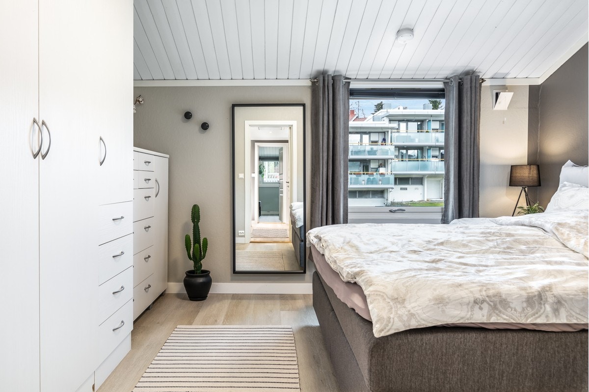 Hovedsoverom - God plass til garderobeløsning. Galleribilde