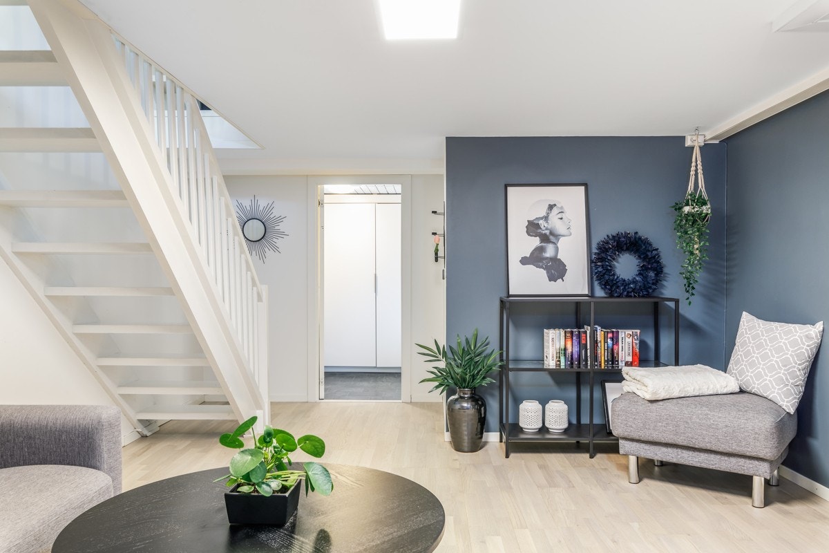 Kjellerstue i tilknytning til bod og vaskerom. Galleribilde