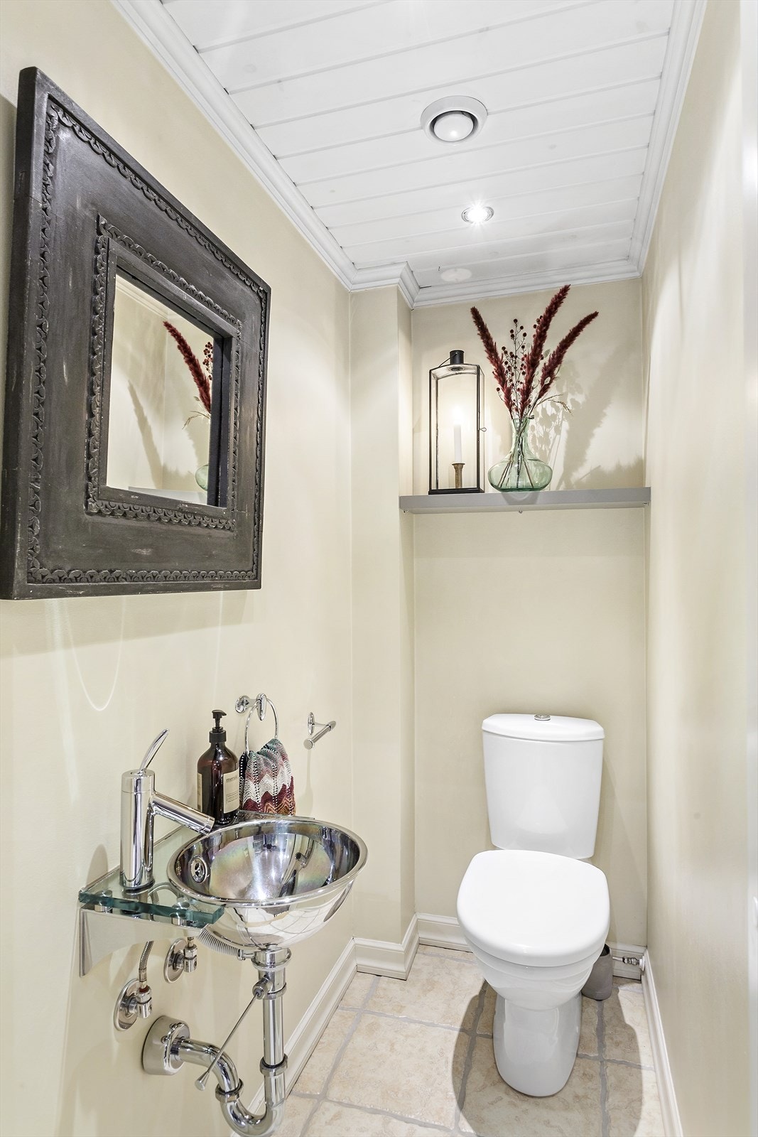 Pent separat toalettrom i 1. etasje Galleribilde