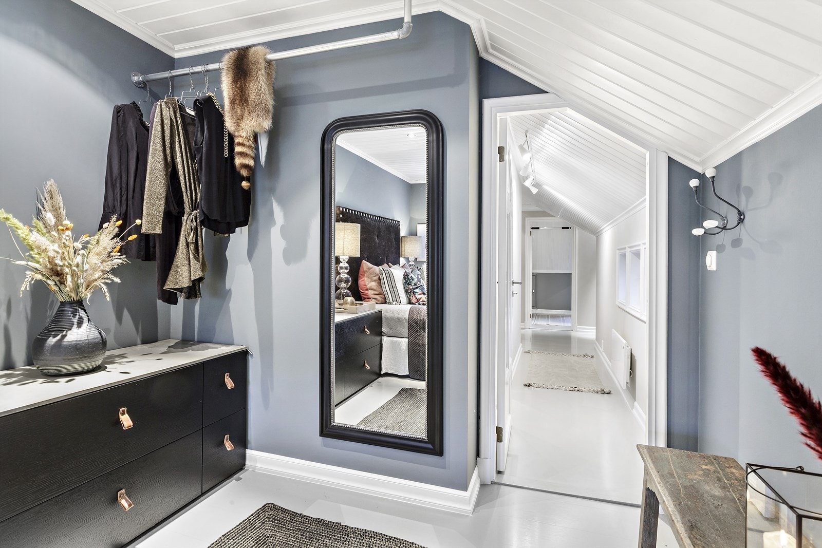 Adkomst til loft via luke med stige Galleribilde