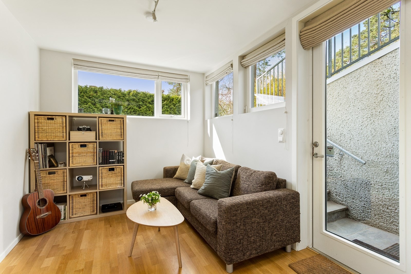 Med egen inngang rommer u.etasjen en adskilt del, som det er mulig å leie ut som del av egen bolig. (29m²). Galleribilde