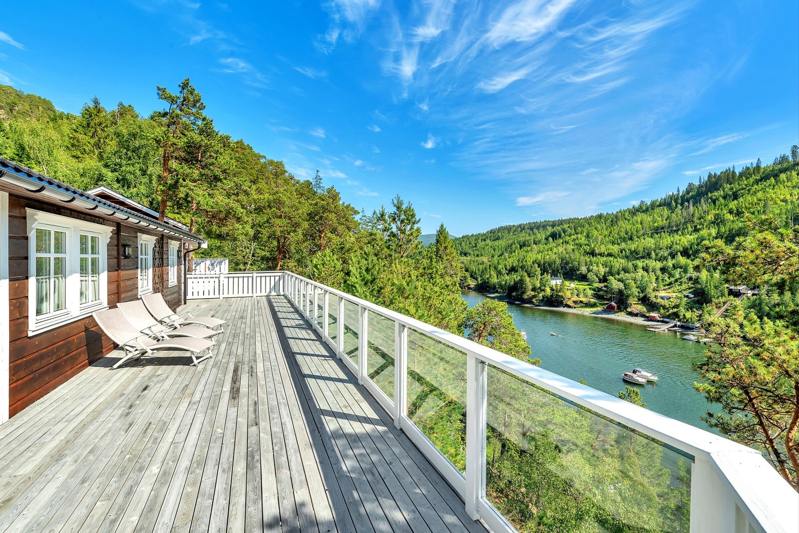 Det medfølger båtplass i småbåthavna. Galleribilde