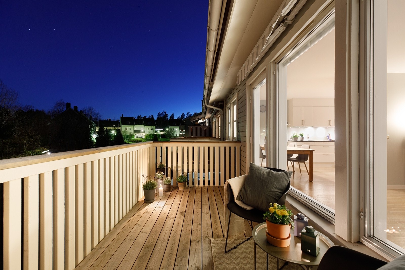 Hyggelig balkong med mye sol og ingen innsyn Galleribilde